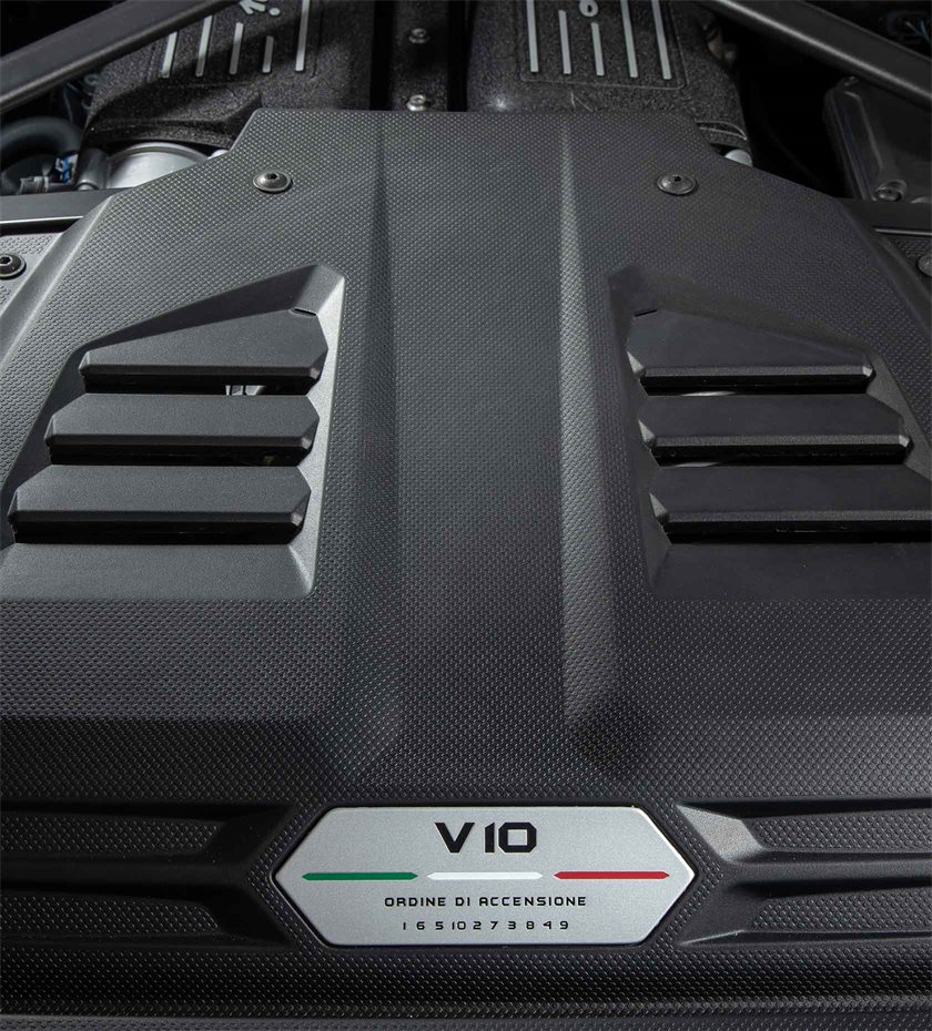 KAUFMANN_1680x1860_Lamborghini_thejournal_03.jpg